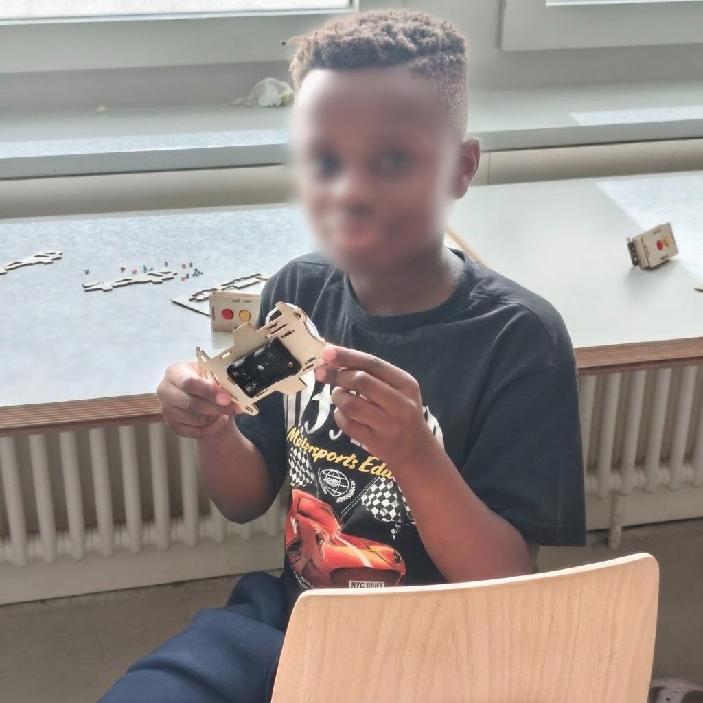 Schüler beim Löten